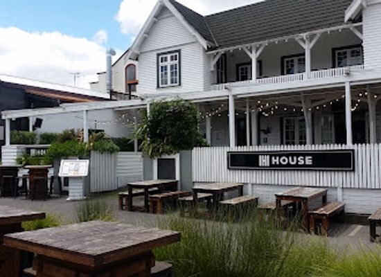new-zealand/hamilton/central-hamilton/bar/house-on-hood