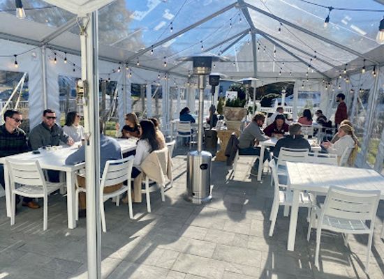 virginia/northern-neck/bar/the-dog-and-oyster-micro-vineyard-and-oyster-bar