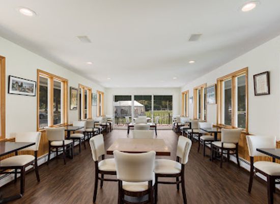 vermont/emerald-lake-state-park/bar/clove-maple-restaurant-bar