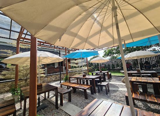 indonesia/north-sumatra/bar/damar-toba-lakeside-eatery-stay