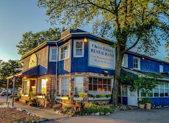 wisconsin/devil-s-lake-state-park/bar/cheeze-factory-restaurant