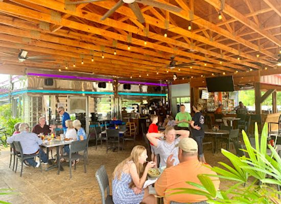 florida/santa-fe-river/bar/pink-flamingo-diner