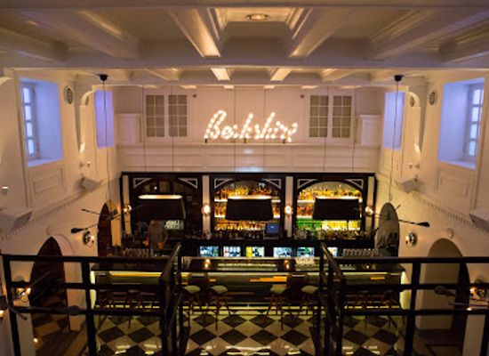 illinois/illinois-river-valley/bar/the-berkshire-room