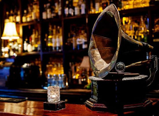 australia/high-country/bar/caz-reitop-s-dirty-secrets