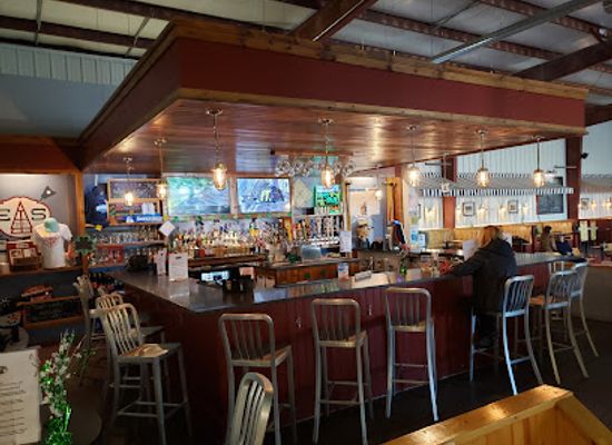 ohio/lake-erie-islands/bar/the-erie-social-shuffleboard-club-and-bar