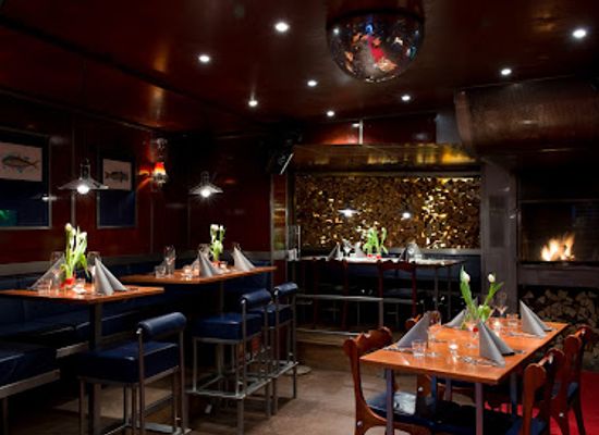 switzerland/zermatt/bar/snowboat