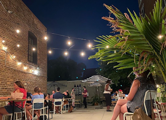 illinois/western-illinois/bar/common-good-cocktail-house