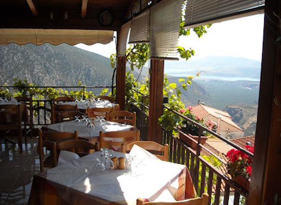 greece/delphi/bar/taverna-vakhos