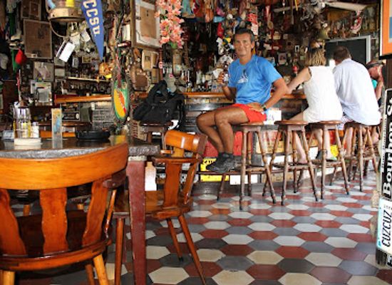 aruba/natural-pool/bar/charlie-s-bar-and-restaurant