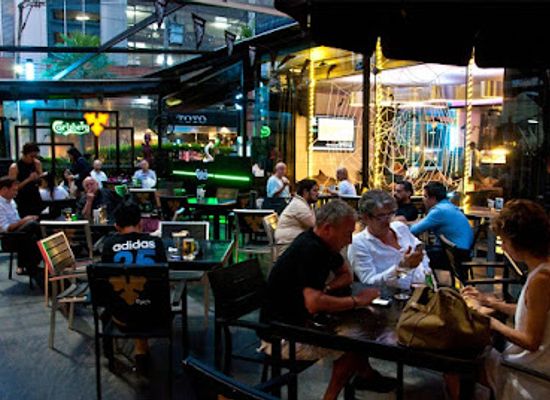 thailand/western-thailand/bar/dee-lounge-and-beer-garden