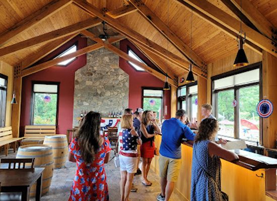 maryland/catoctin-mountain-park/bar/catoctin-breeze-vineyard