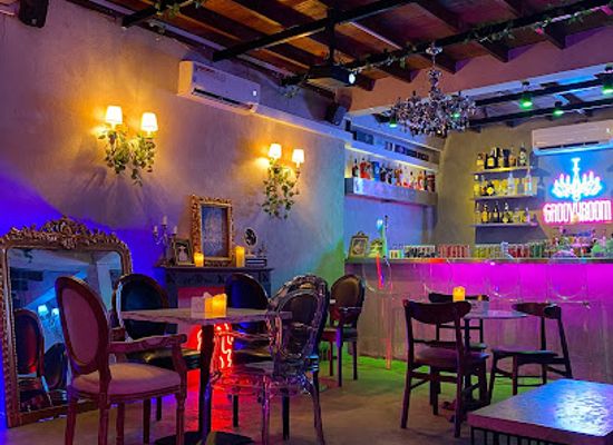 cambodia/phnom-penh/toul-tom-poung/bar/groovy-room-concept-lounge-bar
