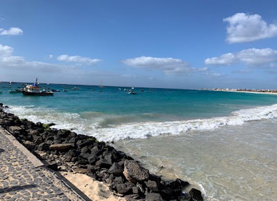 cabo-verde/praia-de-zal/bar/bar-da-praia