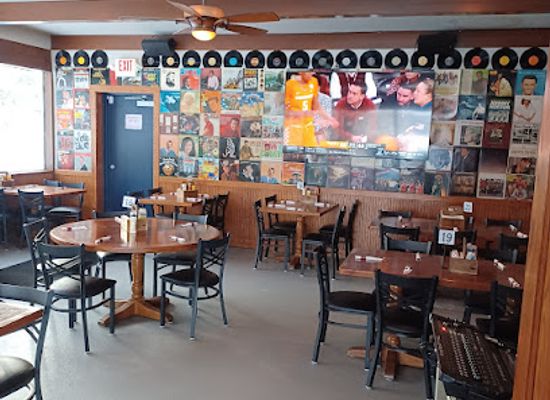 wisconsin/western-uplands/bar/lucky-shotz