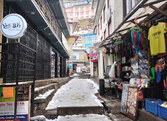 nepal/gokyo-lakes/bar/liquid-bar-namche