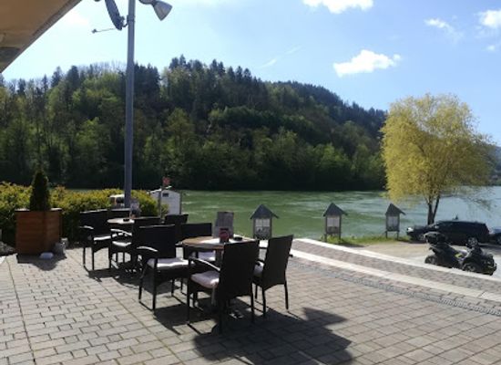 slovenia/drava/bar/bar-mitnica-muta