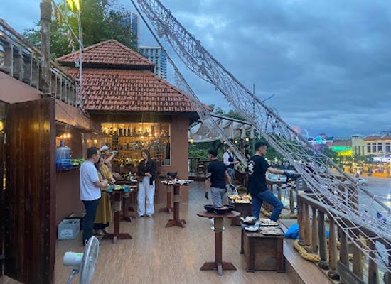 vietnam/ha-long/bai-chay/bar/pirates-club
