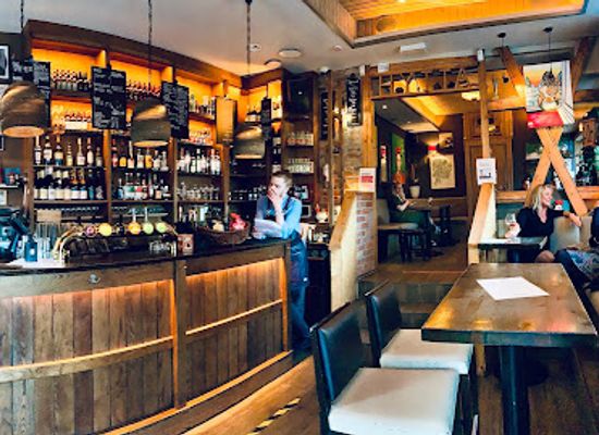 norway/oslo/grunerlokka/bar/hytta-bar