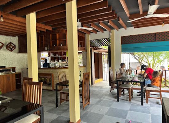 maldives/ukulhas/bar/nala-bistro