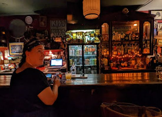 canada/western-canada/bar/done-right-inn