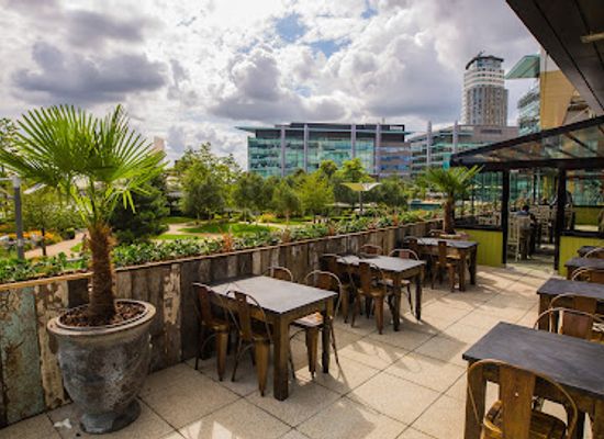 united-kingdom/manchester/salford-quays/bar/the-botanist-media-city