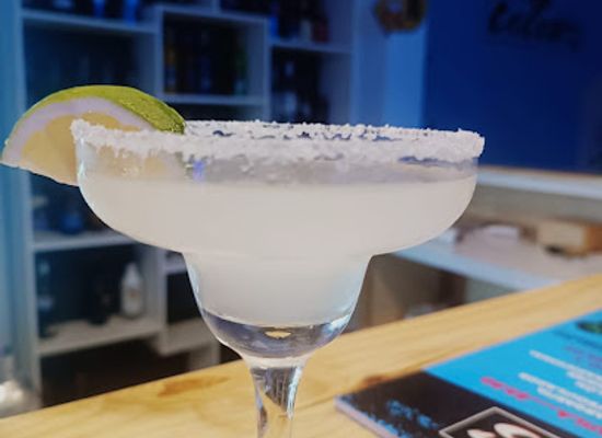 ecuador/pacific-coast/bar/colors-cocktail-bar