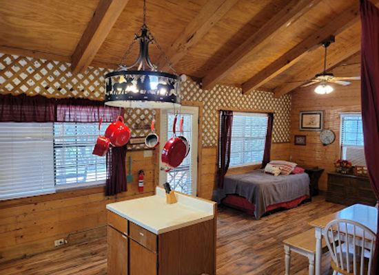 texas/edwards-plateau/bar/a-peace-of-heaven-log-cabins-rv
