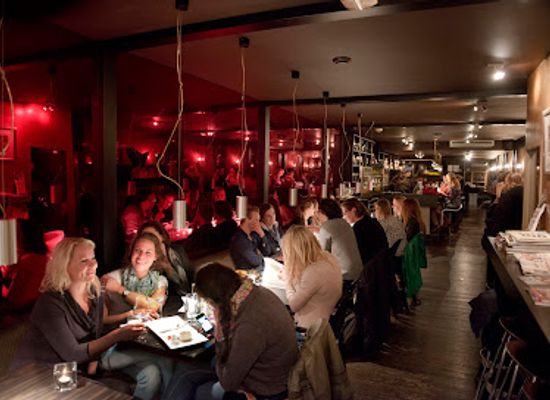 netherlands/wadden-islands/bar/bubbles-wines