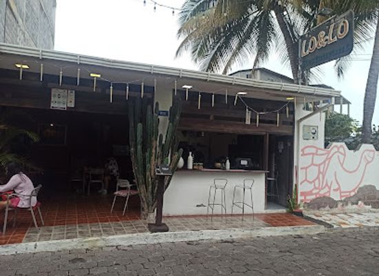 ecuador/puerto-ayora/bar/lo-lo