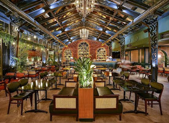 kosovo/vushtrri/bar/friends-lounge