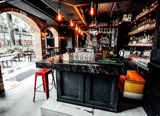 philippines/luzon/bar/moonshine-p-u-b-x-public-urban-bar