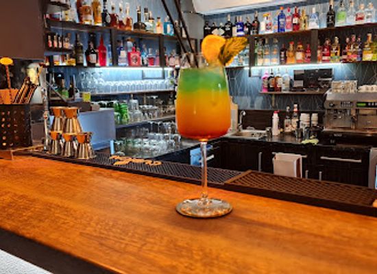 slovakia/zilina/bar/the-square-gin-and-tonic-bar
