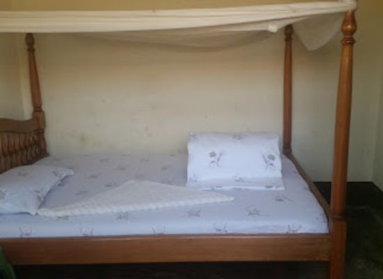 uganda/toro/bar/little-flowers-bar-and-lodge