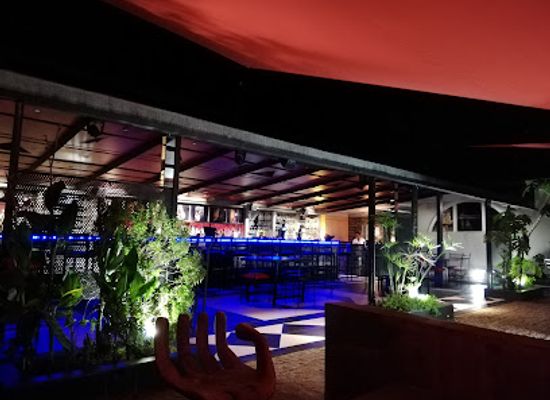 gabon/libreville/bar/the-lantern