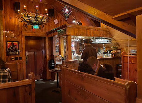oregon/cascade-lakes-scenic-byway/bar/broom-closet-bar-at-mcmenamins-old-st-francis