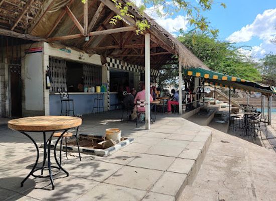 kenya/lake-magadi/bar/swimming-pool-bar-restaurant