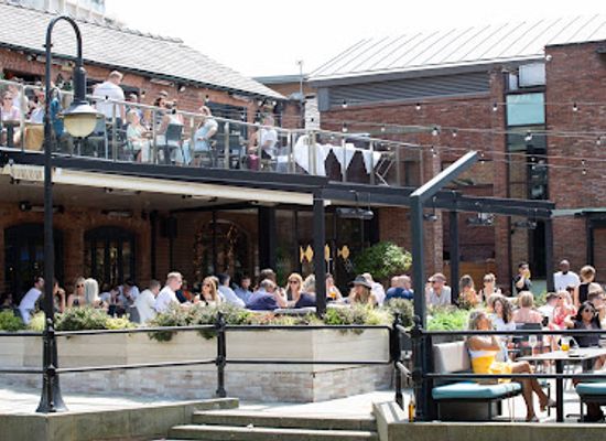 united-kingdom/manchester/castlefield/bar/dukes-92