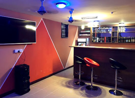 ghana/kusaug/bar/shiks-pub