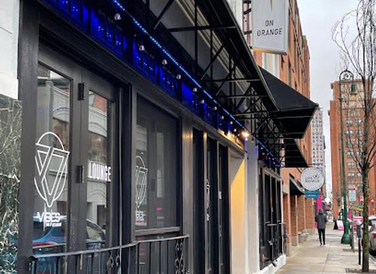 connecticut/new-haven-harbor/bar/vibes-on-orange