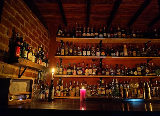 peru/trujillo/huanchaco/bar/aguardiente-bar-cafe-academia