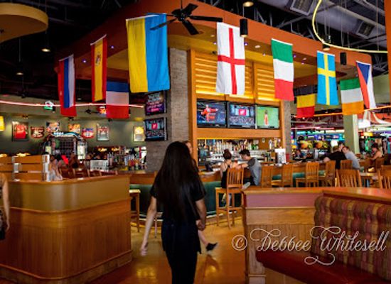 canada/niagara-falls/clifton-hill/bar/boston-pizza