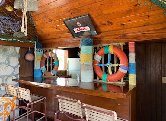 the-bahamas/cat-island/bar/in-da-middle