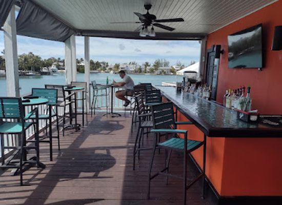 the-bahamas/mayaguana/bar/twisted-lime-sports-bar-grill