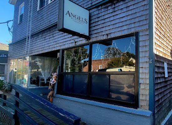 rhode-island/beavertail-state-park/bar/angels-kitchen