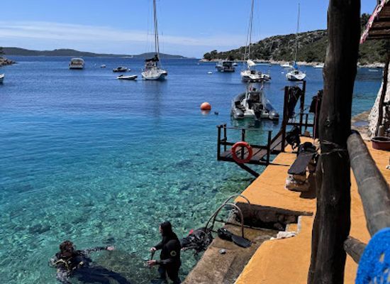croatia/hvar/bar/carpe-aqualis-beach-bar