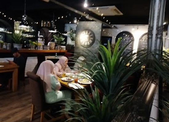 brunei/labu-forest-reserve/bar/jazz-bar-and-grill