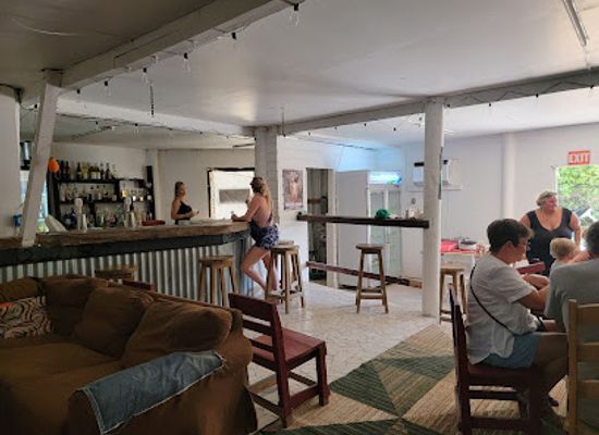 belize/caye-caulker/bar/dur-d-woods