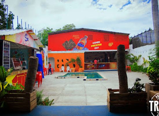 haiti/port-au-prince/turgeau/bar/trafik-pool-bar