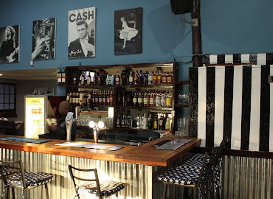 south-africa/overberg/bar/the-highway-pub