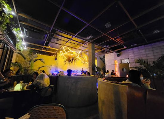 malaysia/borneo/bar/bar-flips